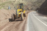 ببینید| تداوم عملیات تیغه‌زنی و تسطیح شانه جاده محور پاوه–نوسود