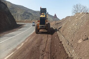 ببینید| تداوم عملیات تیغه‌زنی و تسطیح شانه جاده محور پاوه–نوسود