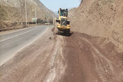 ببینید| تداوم عملیات تیغه‌زنی و تسطیح شانه جاده محور پاوه–نوسود