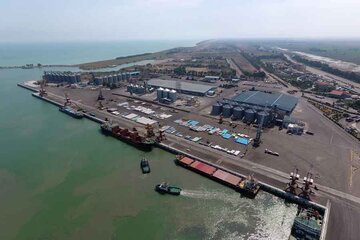 رشد ۲۲ درصدی تخلیه مواد نفتی در بندر امیرآباد/ بارگیری مواد نفتی در بندر امیرآباد ۱۰ درصد افزایش یافت