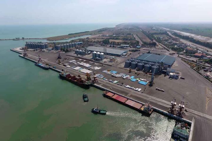 رشد ۲۲ درصدی تخلیه مواد نفتی در بندر امیرآباد/ بارگیری مواد نفتی در بندر امیرآباد ۱۰ درصد افزایش یافت