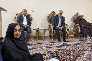 دیدار مدیرکل راهداری هرمزگان با خانواده شهید در راستای تکریم ایثارگران