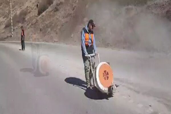 ویدیو|پاکسازی محور اصلی کرج به کندوان حوزه راهداری گچسر