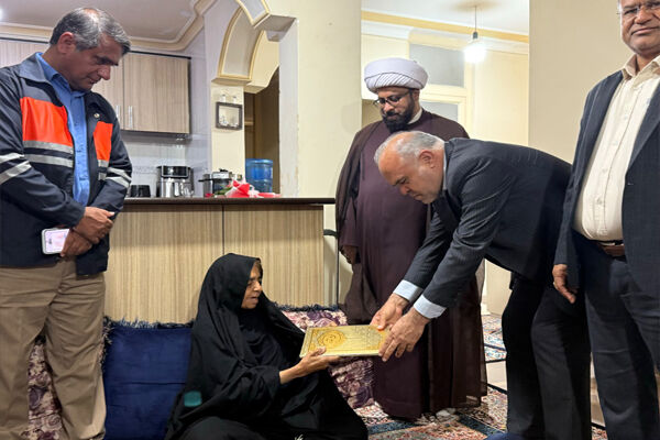 دیدار مدیر کل با خانواده شهدا