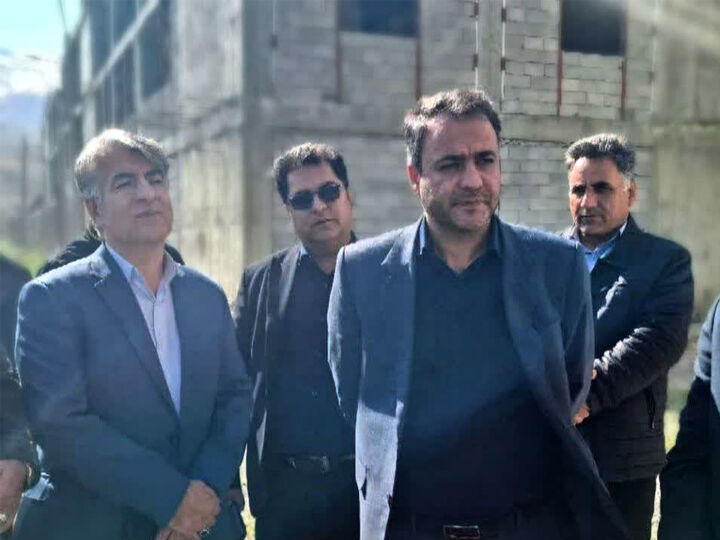 بازدید میدانی مدیران وزارت راه و شهرسازی از پروژه‌های نهضت ملی مسکن لرستان