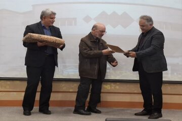 تقدیر از مدیرکل راه و شهرسازی استان زنجان به خاطر  «رویکرد مسئولانه در توسعه اجرای قانون نظام مهندسی و کنترل ساختمان»