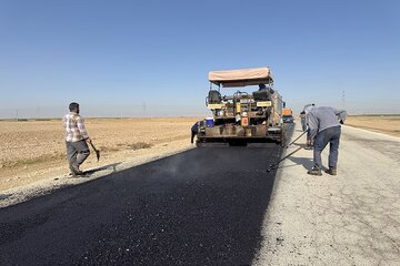 ویدئو| تعریض و بهسازی راه روستایی سمیعا شهرستان دشتستان استان بوشهر