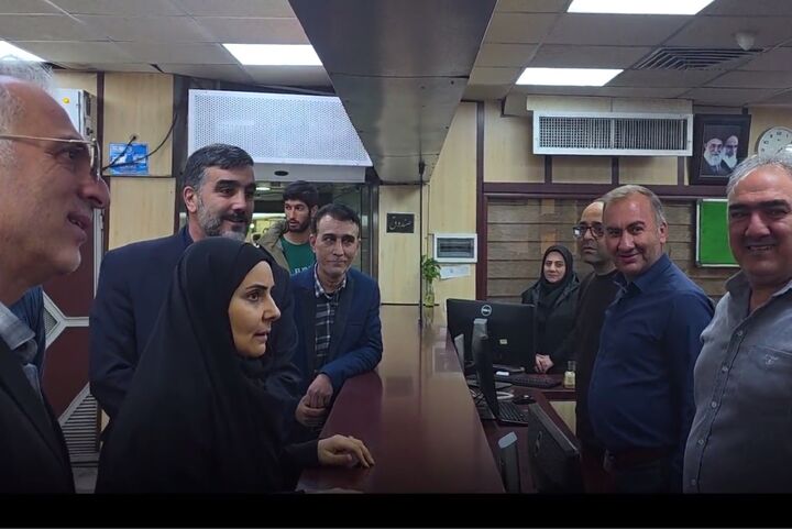 حضور وزیر راه و شهرسازی در پایانه مسافری جنوب تهران / بررسی میدانی روند خدمترسانی و صدور دستورات لازم برای تسهیل سفرهای جادهای