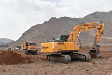 آغاز عملیات آماده سازی اراضی  هکتاری شهمیرزاد سمنان در جنگ رمضان