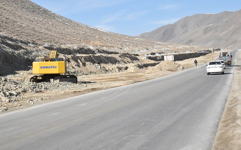 تعیین تکلیف پروژه های راهسازی شمال و غرب استان سمنان در سال ۱۴۰۴/تکمیل ۳۶ کیلومتر از آزادراه حرم تا حرم 