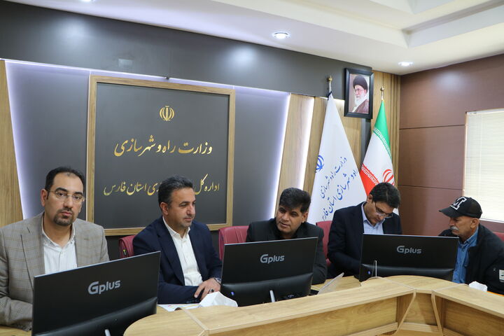روند اجرایی پروژه‌های راهسازی شهرستان های مرودشت، ارسنجان و سعادت‌شهر مورد بررسی قرار گرفت