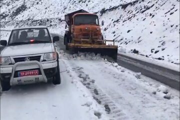 ️ویدیو | عملیات برف‌روبی و نمک پاشی در محور سه راهی شهداء(ملندو) به طرف نوسود، نودشه و هانی گرمله با تلاش راهداران شهرستان پاوه