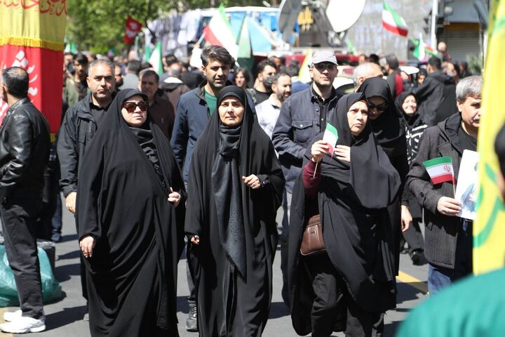ببینید | حضور وزیر راه و شهرسازی در مراسم گرامیداشت اربعین شهادت امام امت