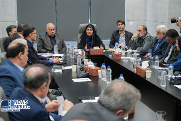 نشست وزیر راه و شهرسازی با مدیران شرکت ها و پیمانکاران حوزه حمل و نقل