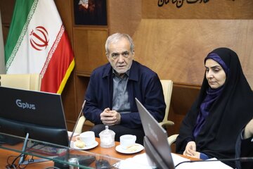 نشست رئیس جمهور با وزیر و معاونان وزیر راه و شهرسازی