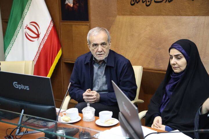نشست رئیس جمهور با وزیر و معاونان وزیر راه و شهرسازی