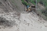 ببینید| تداوم عملیات ریزش برداری، پاکسازی سطح جاده از سنگریزه، سنگ و گل و لای مسیر جوانرود_بانی لوان