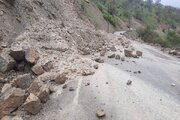 ببینید| تداوم عملیات ریزش برداری، پاکسازی سطح جاده از سنگریزه، سنگ و گل و لای مسیر جوانرود_بانی لوان