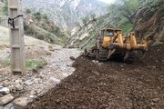 ببینید | شروع عملیات ریزش برداری، رفع انسداد جاده روستای گویزه و قلعه جی به مله کبود شهرستان جوانرود