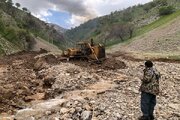 ببینید | شروع عملیات ریزش برداری، رفع انسداد جاده روستای گویزه و قلعه جی به مله کبود شهرستان جوانرود