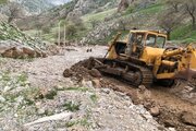 ببینید | شروع عملیات ریزش برداری، رفع انسداد جاده روستای گویزه و قلعه جی به مله کبود شهرستان جوانرود