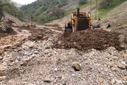 ببینید | شروع عملیات ریزش برداری، رفع انسداد جاده روستای گویزه و قلعه جی به مله کبود شهرستان جوانرود
