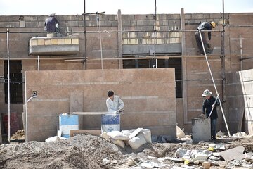 تداوم عملیات ساخت فاز دوم خانه های یک طبقه جایگزین مسکن مهر ناایمن سمنان