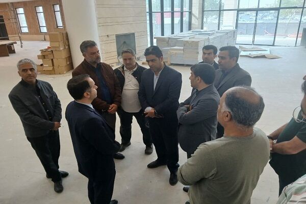 بازدید مدیر کل راه وشهرسازی استان مرکزی از بزرگترین کتابخانه غرب کشور در اراک