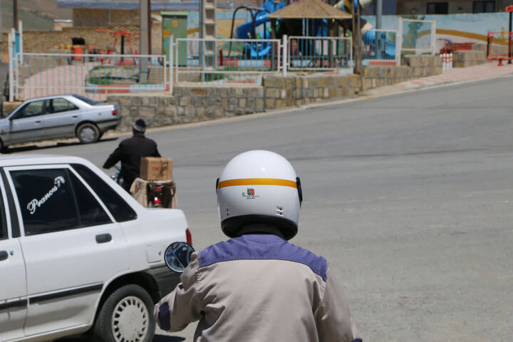 دوره آموزش ایمنی موتورسواران در روستایی از توابع شازند برگزار شد