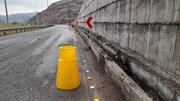 ببینید|نصب تابلو جهت نما کامپوزیتی (شورون)  در راستای آشکارسازی آزاد راه قزوین - رشت