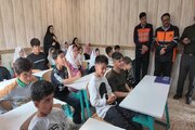 ببینید|آموزش نکات ایمنی به دانش آموزان مدارس حاشیه راه ها در شهرستان قصرشیرین