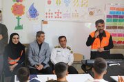 ببینید|آموزش نکات ایمنی به دانش آموزان مدارس حاشیه راه ها در شهرستان قصرشیرین