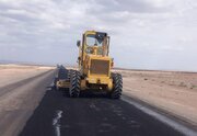 اجرای عملیات روکش آسفالت در محور سه راهی راهداران - خوسف