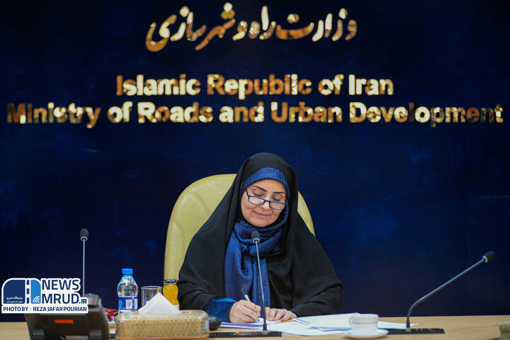 فرزانه صادق وزیر نوشتن امضا