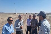 ببینید| بازدید معاون عمرانی استاندار و مدیر کل راه و شهرسازی سیستان و بلوچستان از عملیات ساخت بزرگراه در محور زاهدان- بم