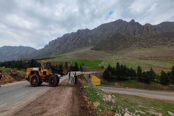 ببینید| عملیات ایمن سازی قوس پر تصادف پل روگذر سه راهی بیاشوش_شهرستان روانسر