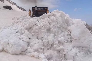 ویدیو | ادامه عملیات بازگشایی گردنه ته ته در محور سروآباد _ پاوه توسط راهداران شهرستان سروآباد استان کردستان