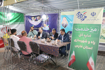 حضور مدیرکل راه و شهرسازی فارس در میز خدمت شبانه میدان امام حسین