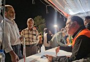 ببینید| برپایی میز ارتباط مردمی اداره‌کل راهداری و حمل‌ونقل جاده‌ای خراسان جنوبی در حاشیه اجتماعات مردمی