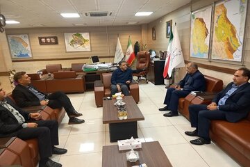ببینید| نشست مشترک فرماندار و مسئولان شهرستان دزفول با مدیرکل راه و شهرسازی خوزستان با هدف بررسی پروژه های راه و شهرسازی
