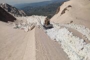 ببینید| عملیات برف روبی و بازگشایی مسیر در محور پیازدول در ارتفاعات (شاهو)  شهرستان پاوه