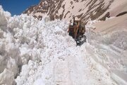 ببینید| عملیات برف روبی و بازگشایی مسیر در محور پیازدول در ارتفاعات (شاهو)  شهرستان پاوه