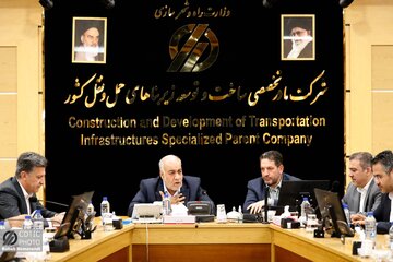 ببینید | جلسه معاون وزیر راه و شهرسازی و نماینده مردم چاراویماق و هشترود با موضوع بزرگراه میانه-میاندوآب