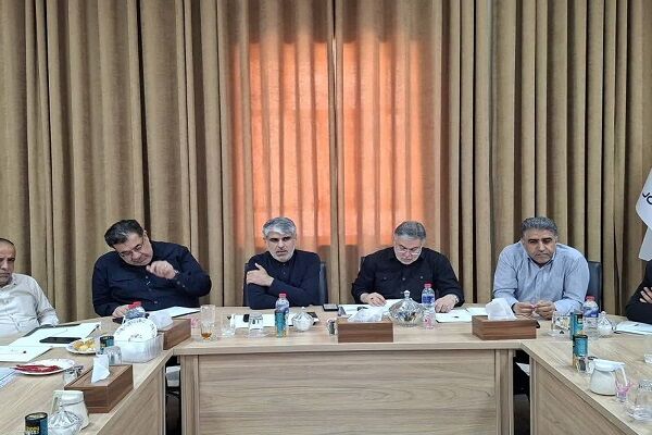 ببینید| نشست بررسی آخرین وضعیت پروژه های راهسازی حوزه منگشت با حضور معاون استاندار، مدیرکل راه و شهرسازی خوزستان و نماینده حوزه منگشت