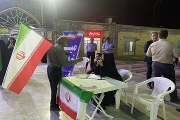 ببینید| برپایی میز خدمت اداره راه و شهرسازی در تجمعات شب های اقتدار شوشتر