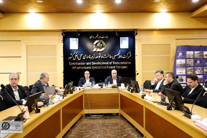 ببینید | دیدار دبیر کمیسیون اقتصادی و زیربنایی صنعت هیئت دولت با مدیرعامل شرکت ساخت و توسعه