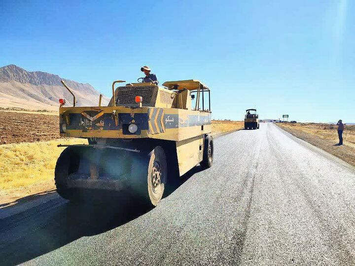 شروع روکش آسفالت ۲ محور فرعی و روستایی در شهرستانهای فراهان و آشتیان