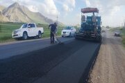 ببینید| تداوم عملیات روکش آسفالت ابتدای محور روانسر - کامیاران به طول ۱ کیلومتر
