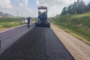 ببینید| تداوم عملیات روکش آسفالت ابتدای محور روانسر - کامیاران به طول ۱ کیلومتر