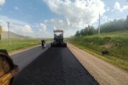 ببینید| تداوم عملیات روکش آسفالت ابتدای محور روانسر - کامیاران به طول ۱ کیلومتر